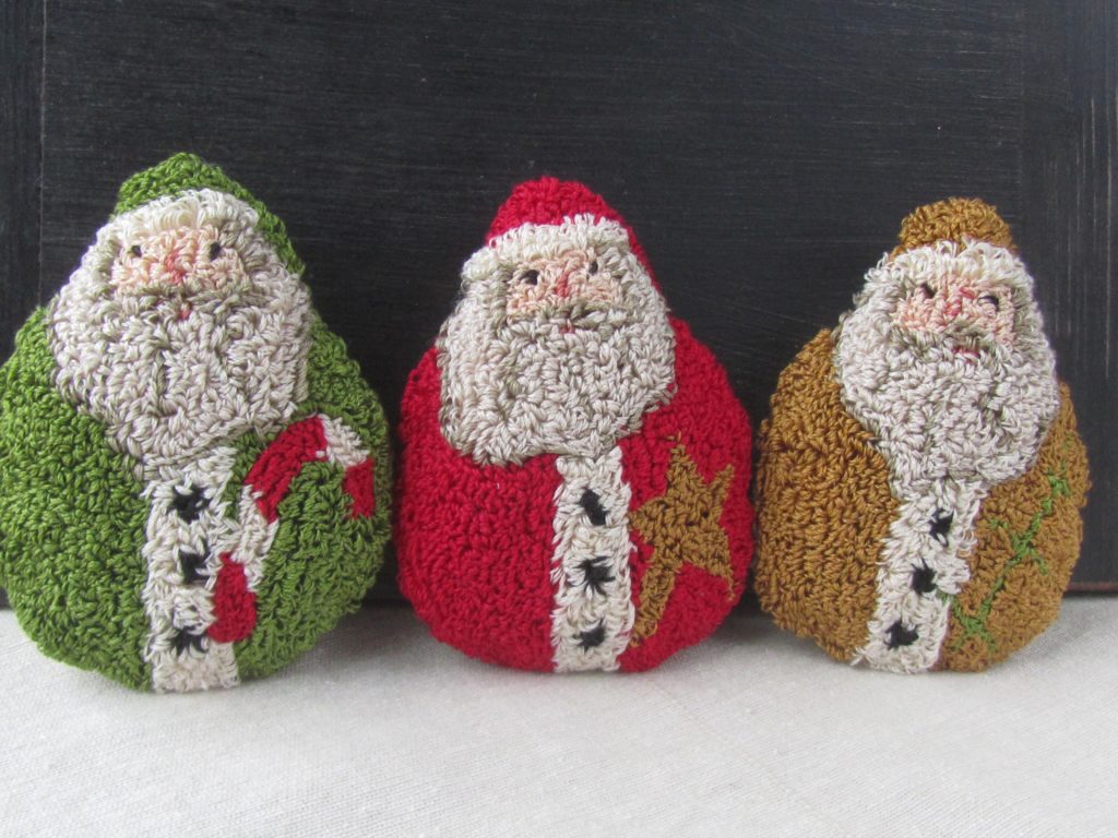 Roly-Poly Santas punch needle pattern