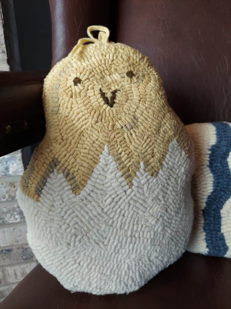 Folksy Chick Rug Hooking Pillow Pattern