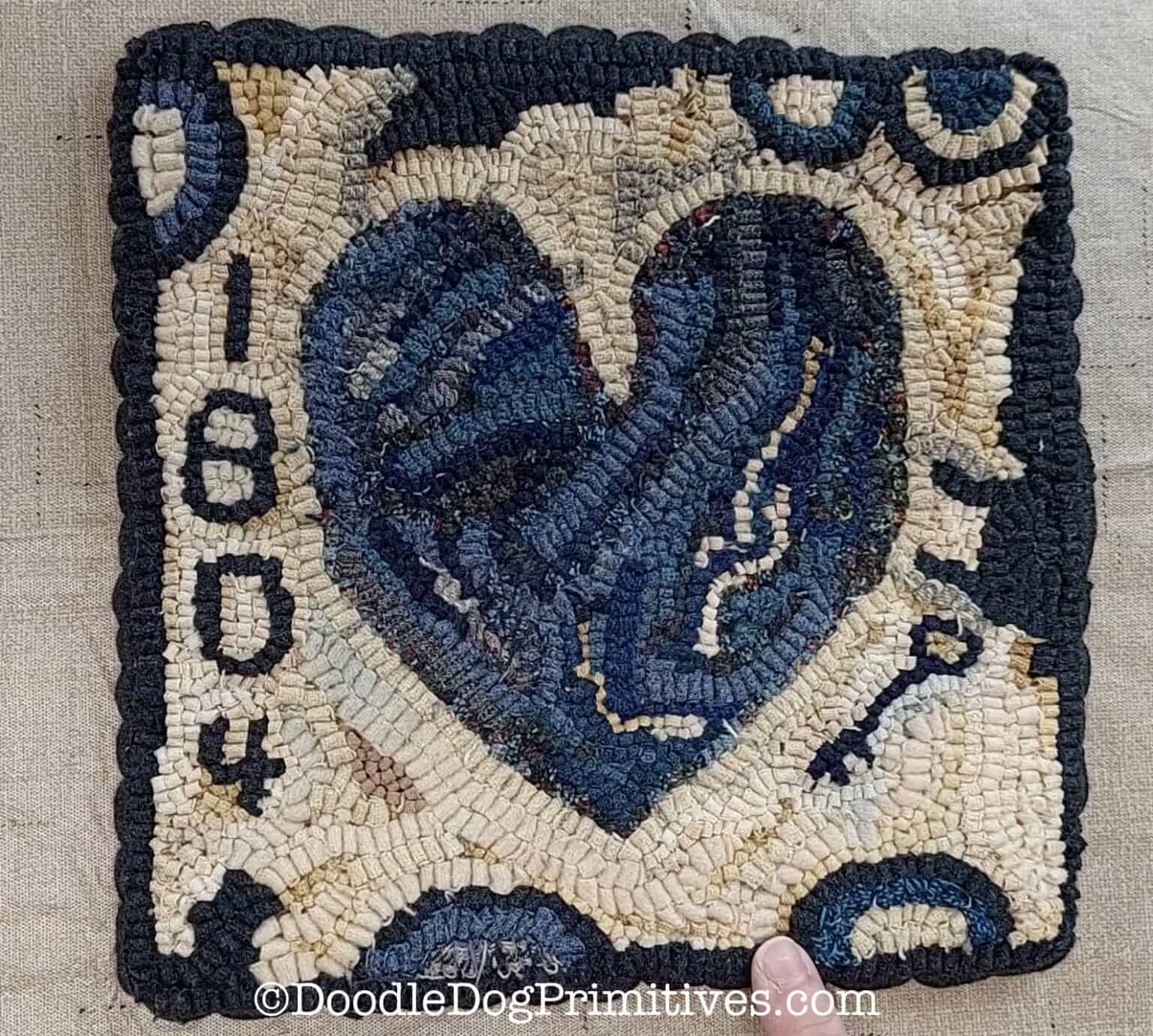 Cutting Worms: Rug Hooking 101 - DoodleDog Designs Primitives